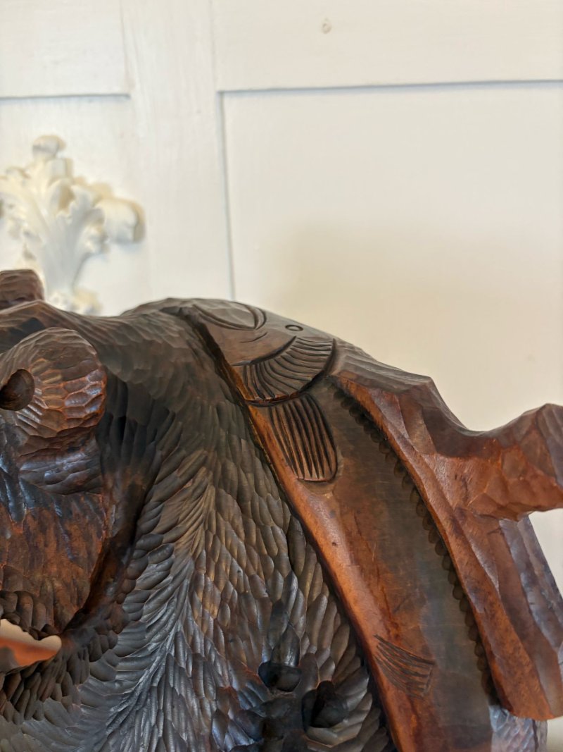 Large Antique Edwardian Quality Carved Linden Wood Japanese Bear Carrying a Fish - Image 9